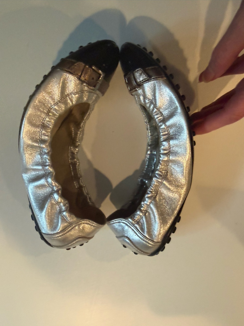 Women’s Tod’s Metallic Silver Ballet Flats with Black Cap Toe size 6 - Picture 6 of 9